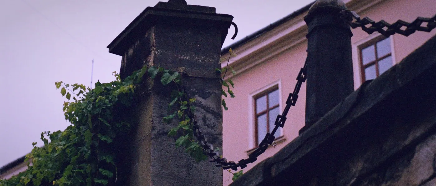 A Fehérkapu terme hét asztallal